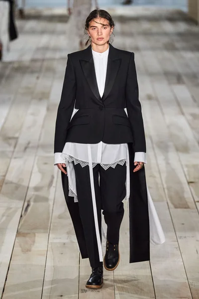 Look 18